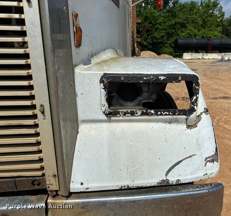 image for item NR9939 1986 Freightliner  FLC dump truck