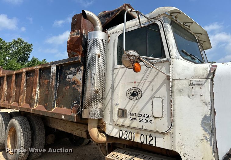 image for item NR9939 1986 Freightliner  FLC dump truck