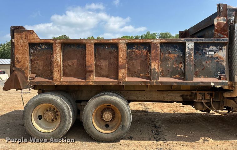 image for item NR9939 1986 Freightliner  FLC dump truck