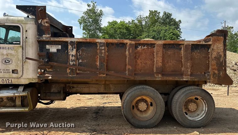 image for item NR9939 1986 Freightliner  FLC dump truck