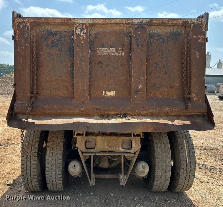 image for item NR9939 1986 Freightliner  FLC dump truck