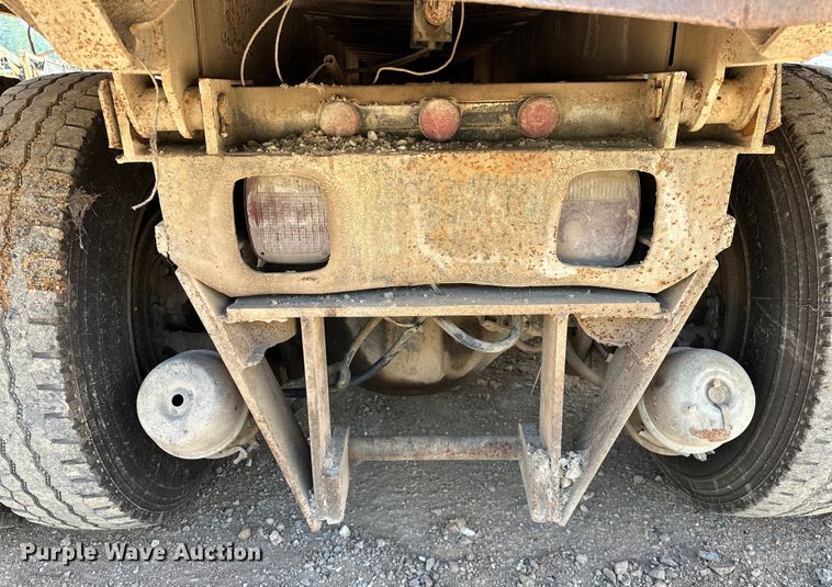 image for item NR9939 1986 Freightliner  FLC dump truck