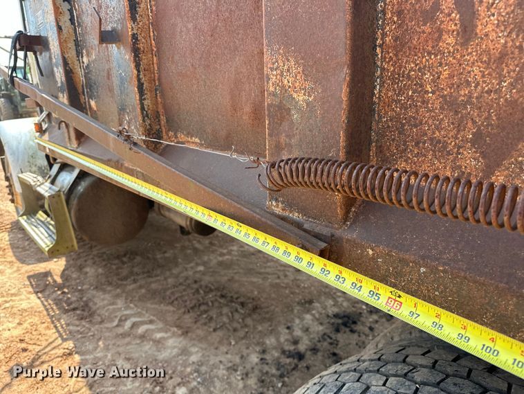 image for item NR9939 1986 Freightliner  FLC dump truck