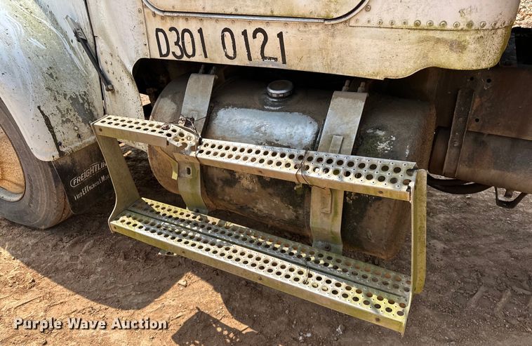 image for item NR9939 1986 Freightliner  FLC dump truck