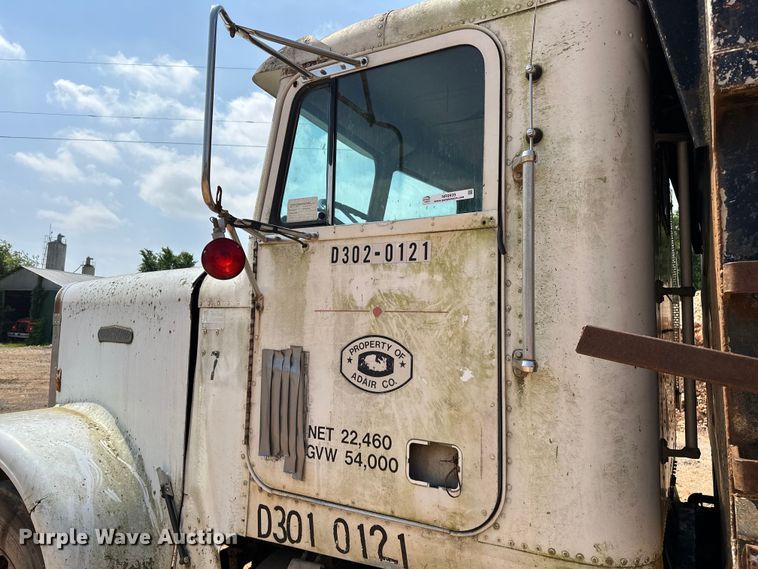 image for item NR9939 1986 Freightliner  FLC dump truck