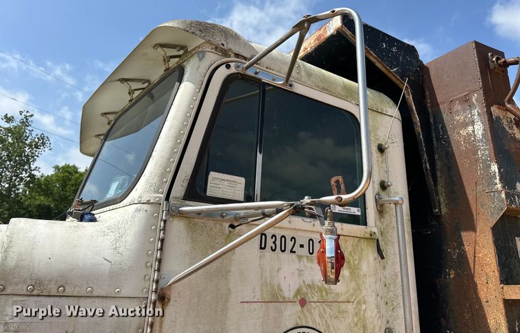 image for item NR9939 1986 Freightliner  FLC dump truck