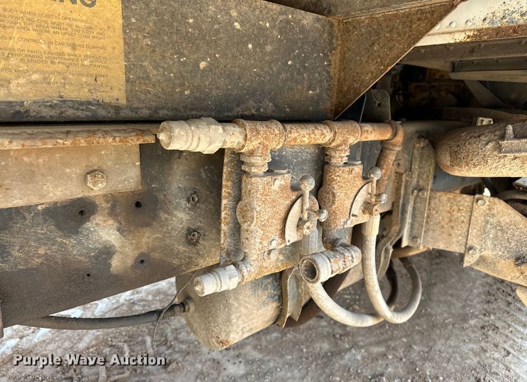 image for item NR9939 1986 Freightliner  FLC dump truck