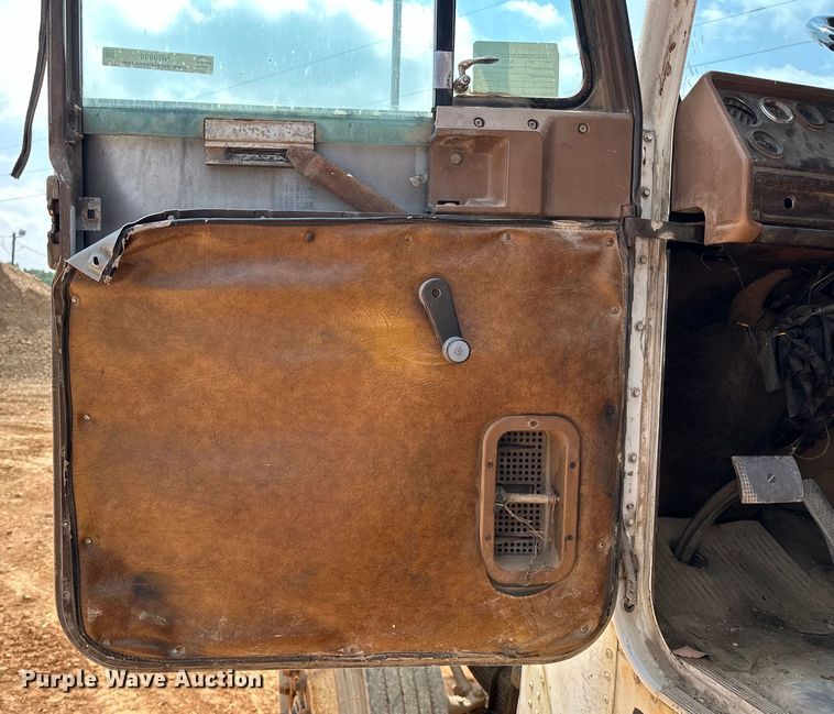 image for item NR9939 1986 Freightliner  FLC dump truck