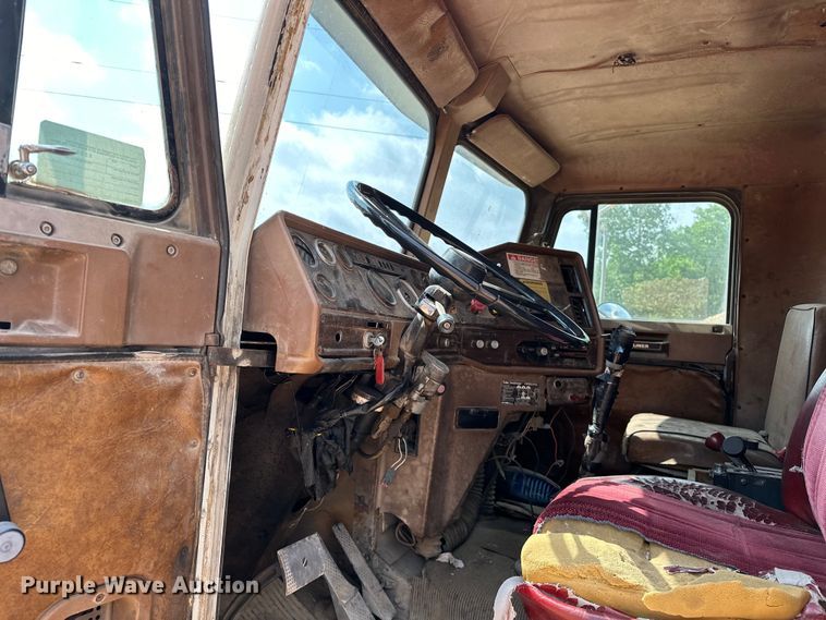 image for item NR9939 1986 Freightliner  FLC dump truck