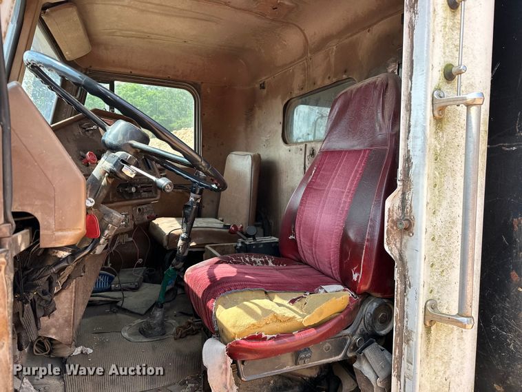 image for item NR9939 1986 Freightliner  FLC dump truck