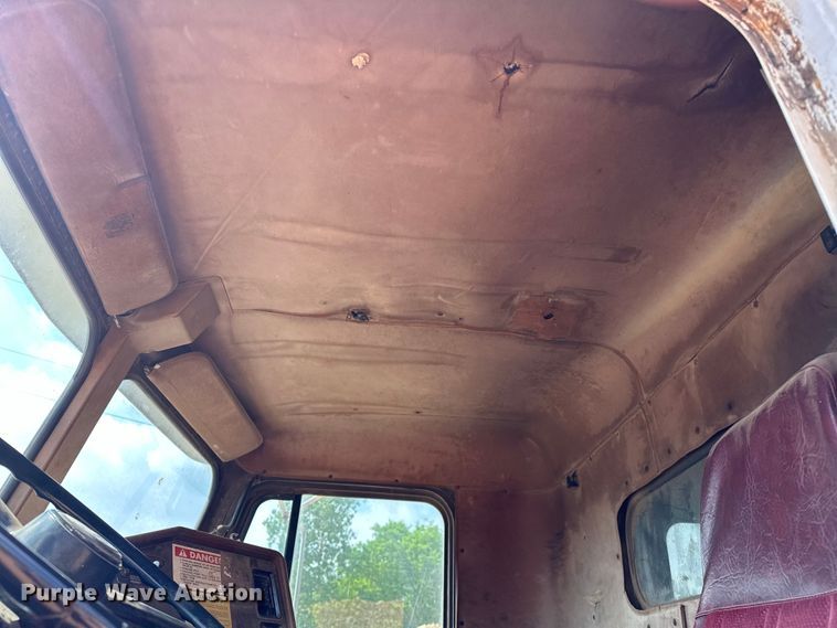 image for item NR9939 1986 Freightliner  FLC dump truck