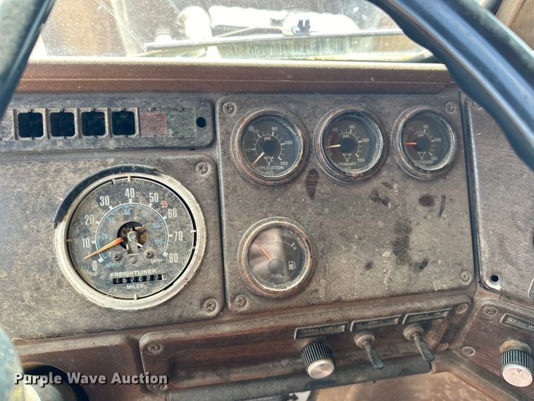 image for item NR9939 1986 Freightliner  FLC dump truck