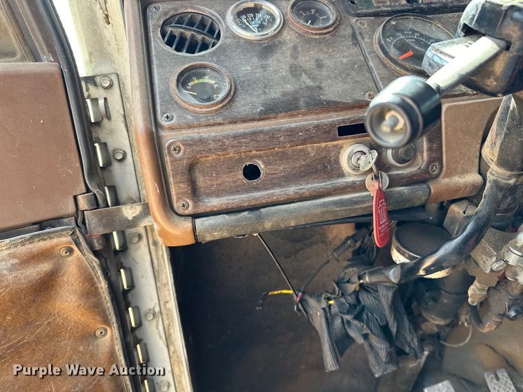 image for item NR9939 1986 Freightliner  FLC dump truck