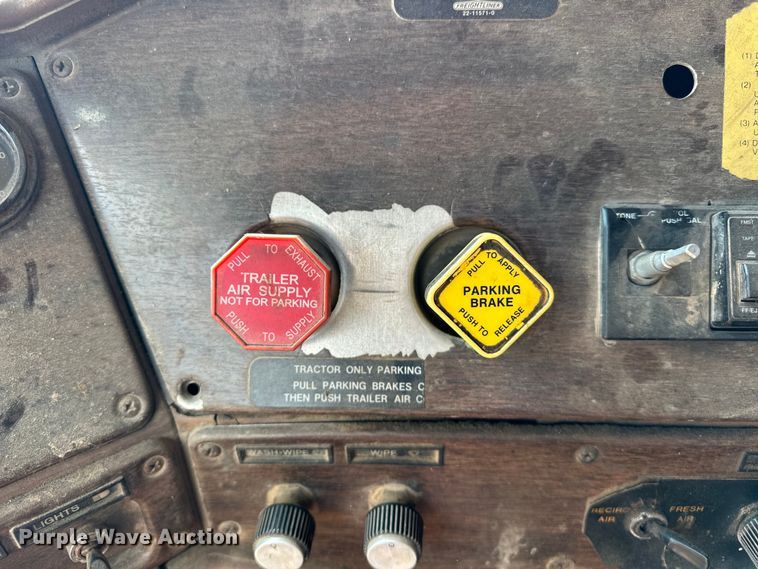 image for item NR9939 1986 Freightliner  FLC dump truck