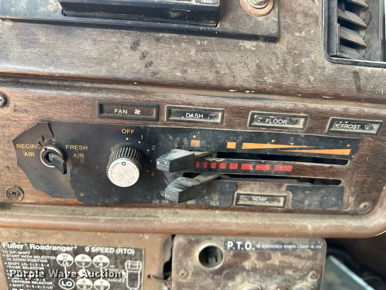 image for item NR9939 1986 Freightliner  FLC dump truck