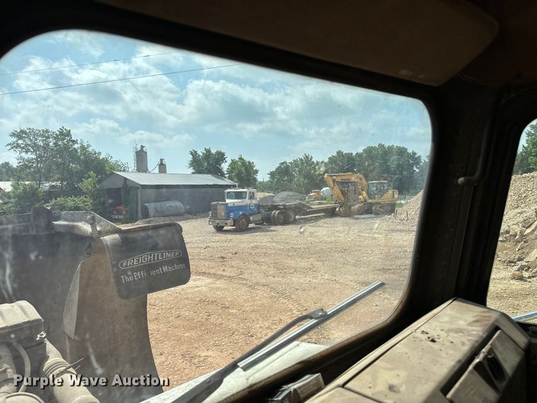 image for item NR9939 1986 Freightliner  FLC dump truck