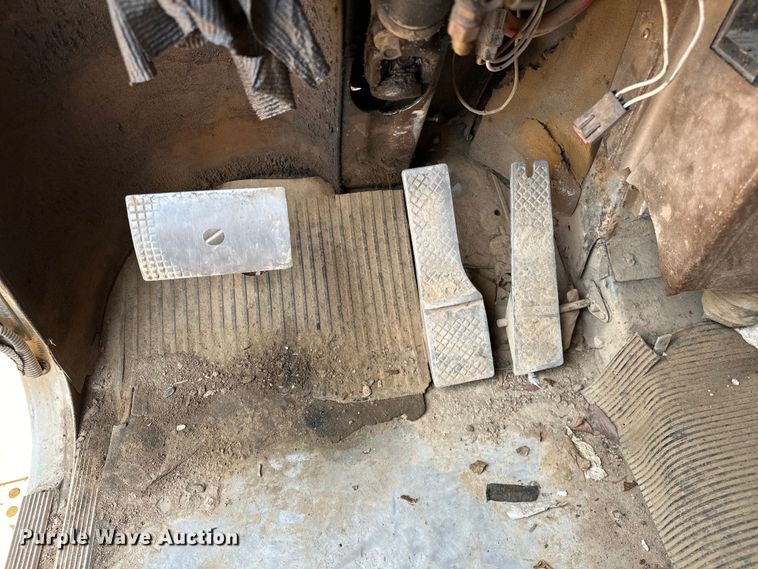 image for item NR9939 1986 Freightliner  FLC dump truck