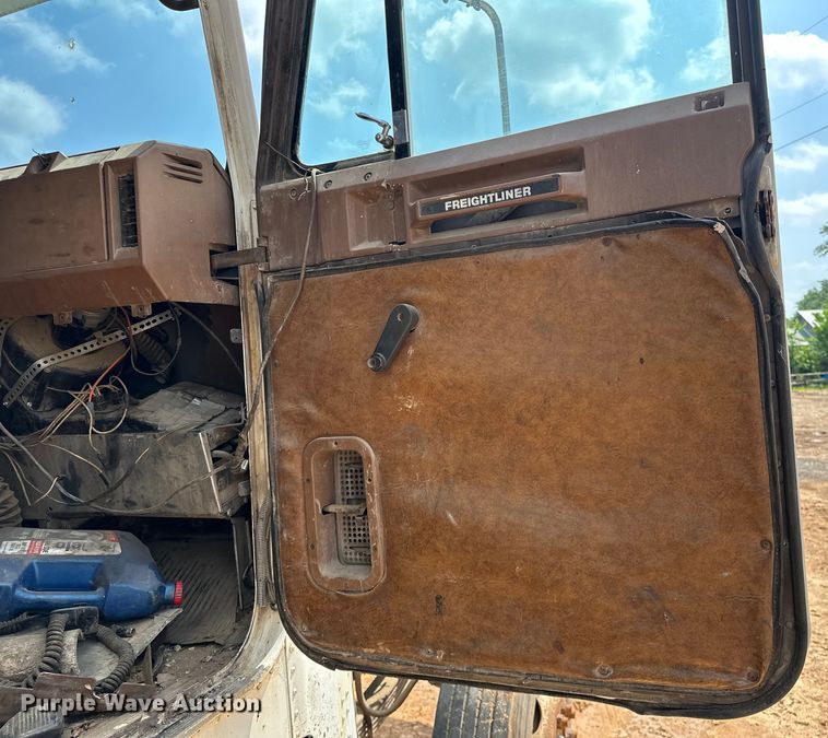 image for item NR9939 1986 Freightliner  FLC dump truck