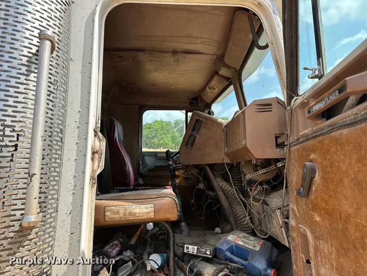 image for item NR9939 1986 Freightliner  FLC dump truck