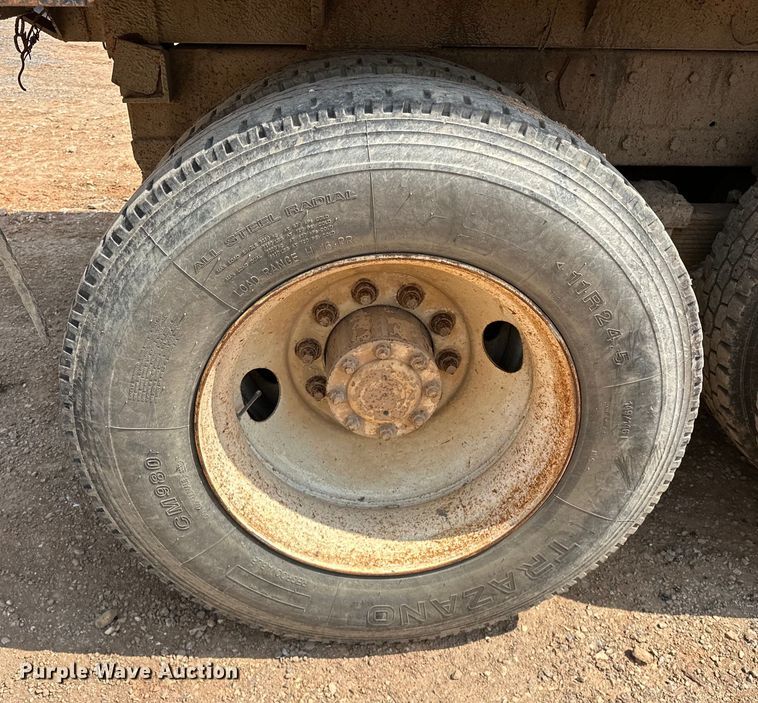 image for item NR9939 1986 Freightliner  FLC dump truck