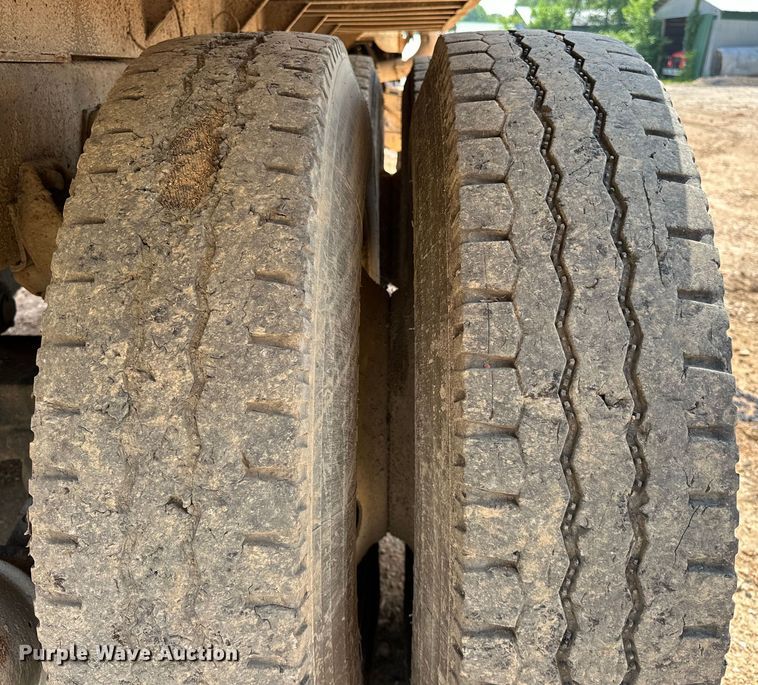 image for item NR9939 1986 Freightliner  FLC dump truck