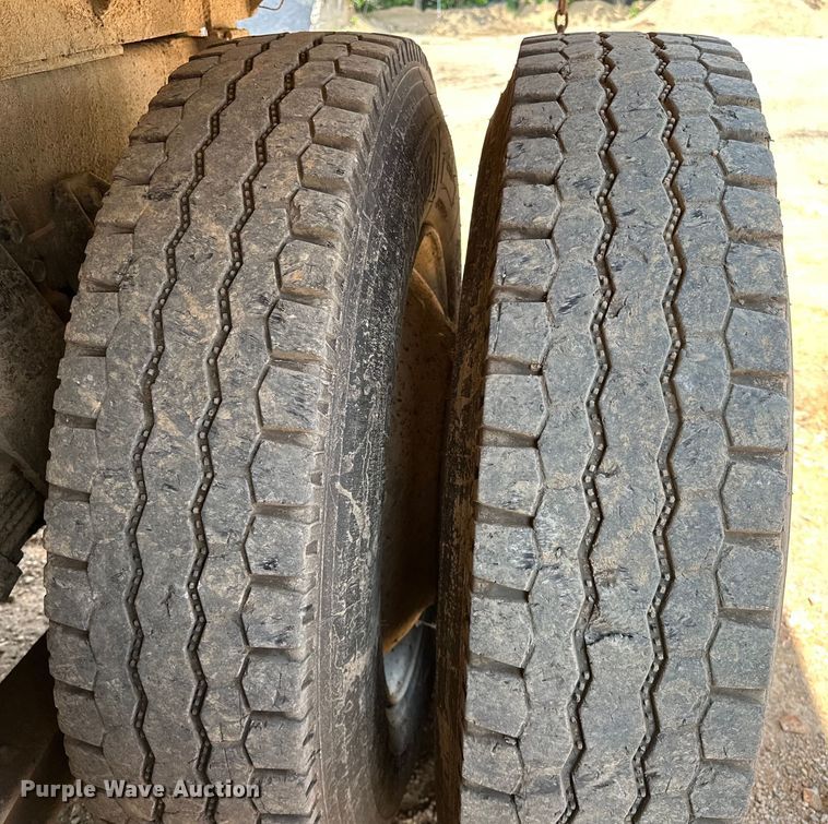 image for item NR9939 1986 Freightliner  FLC dump truck