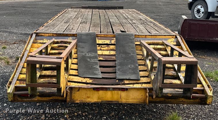 image for item NS9527 1993 Starlite equipment trailer