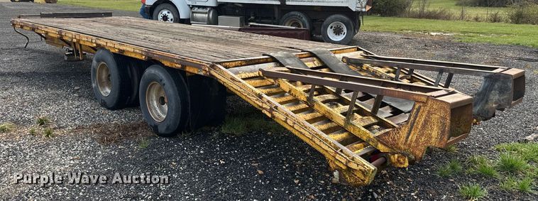 image for item NS9527 1993 Starlite equipment trailer