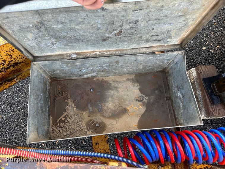 image for item NS9527 1993 Starlite equipment trailer