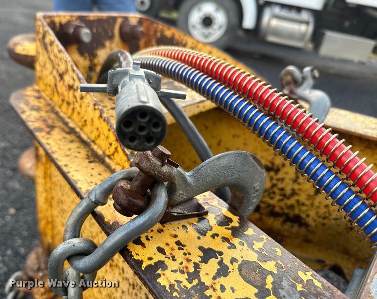 image for item NS9527 1993 Starlite equipment trailer