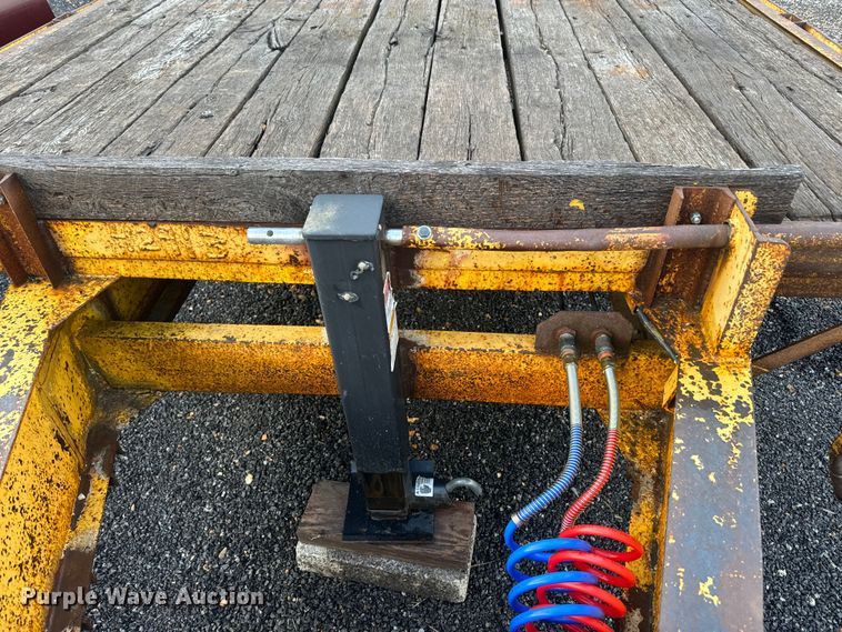 image for item NS9527 1993 Starlite equipment trailer