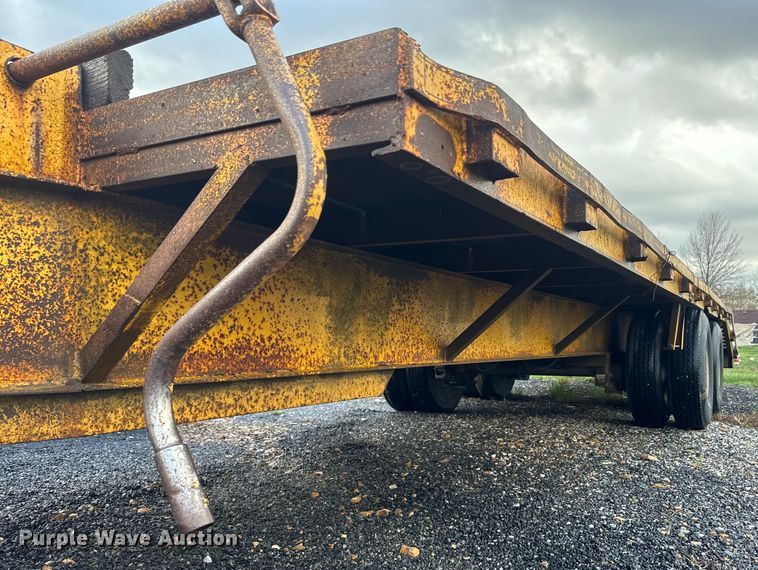 image for item NS9527 1993 Starlite equipment trailer