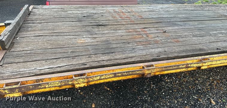 image for item NS9527 1993 Starlite equipment trailer