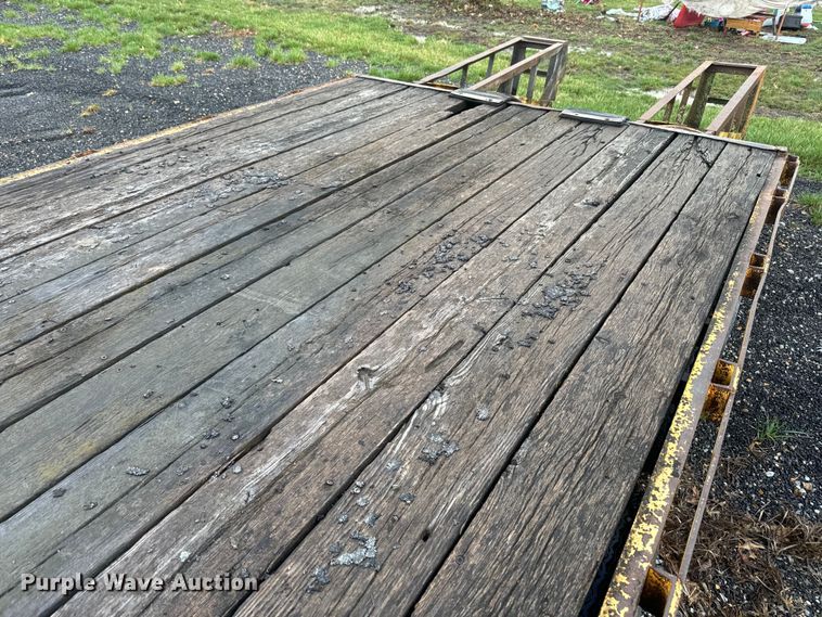 image for item NS9527 1993 Starlite equipment trailer