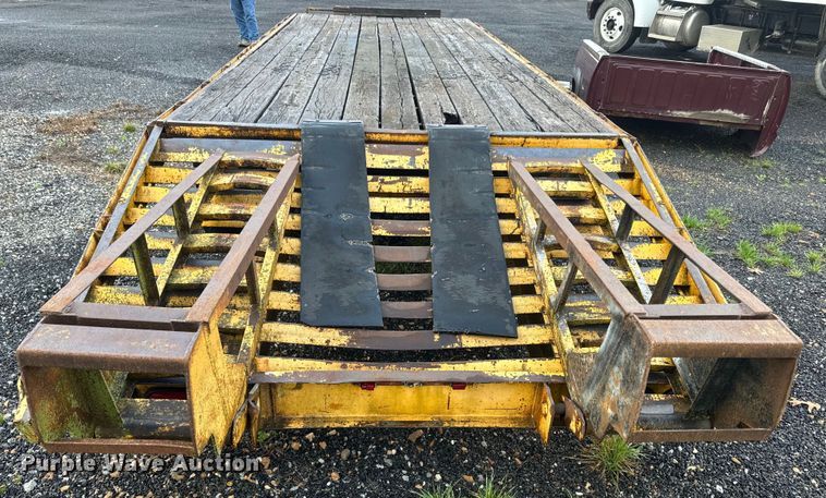 image for item NS9527 1993 Starlite equipment trailer