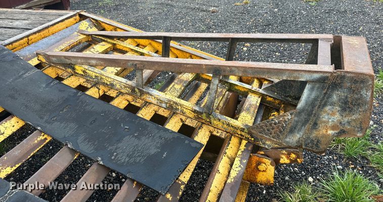 image for item NS9527 1993 Starlite equipment trailer