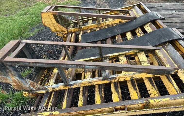 image for item NS9527 1993 Starlite equipment trailer