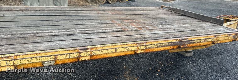 image for item NS9527 1993 Starlite equipment trailer