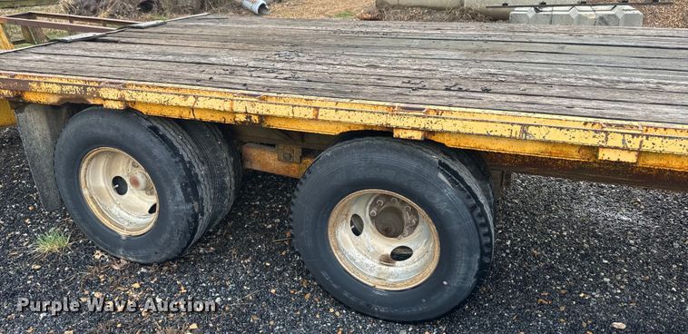 image for item NS9527 1993 Starlite equipment trailer