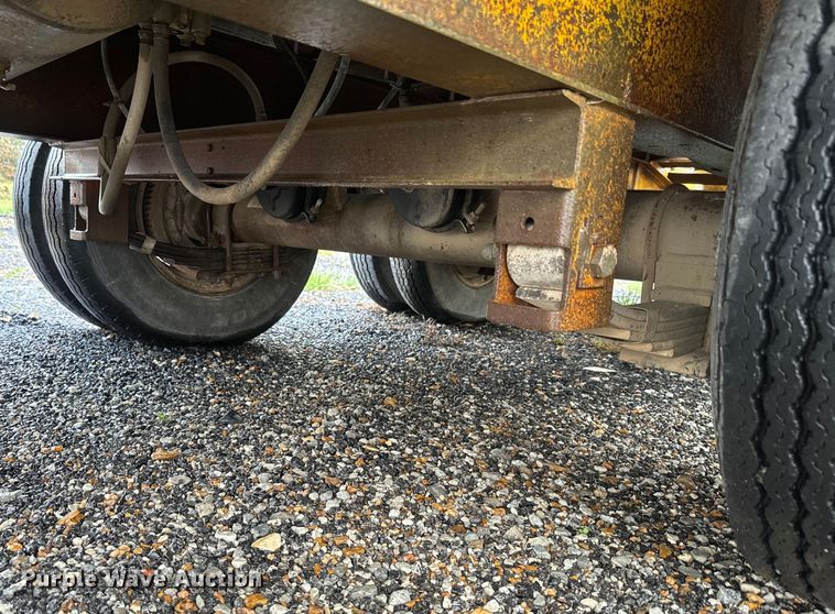 image for item NS9527 1993 Starlite equipment trailer