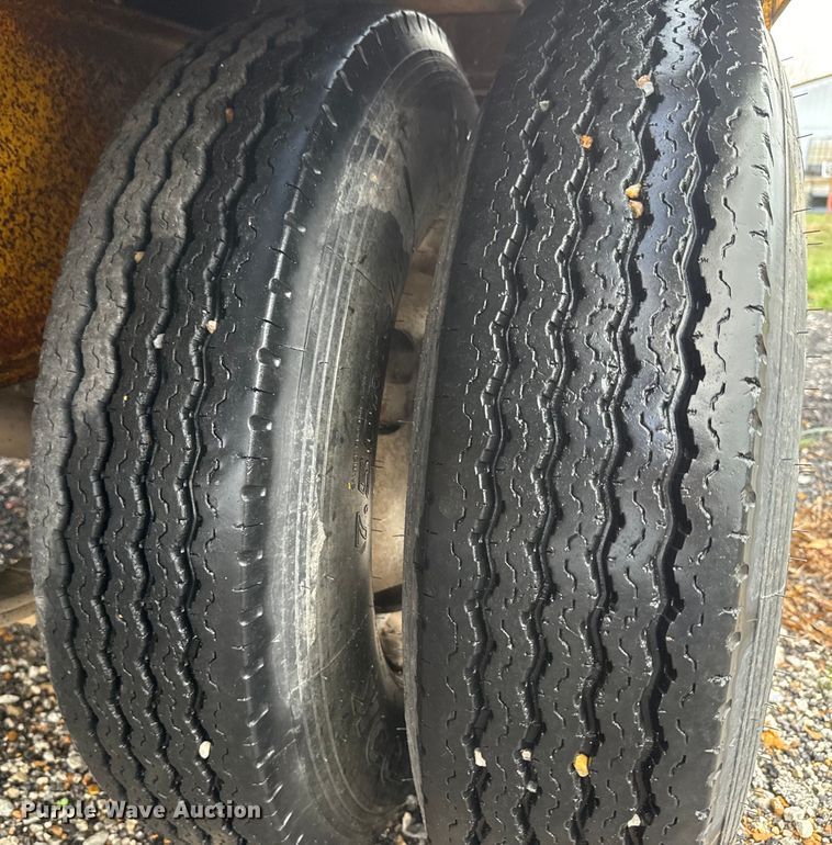 image for item NS9527 1993 Starlite equipment trailer