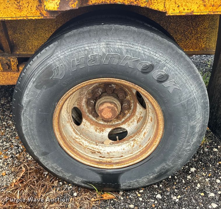 image for item NS9527 1993 Starlite equipment trailer