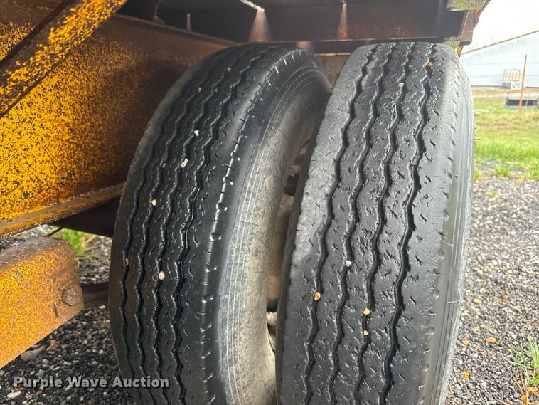 image for item NS9527 1993 Starlite equipment trailer