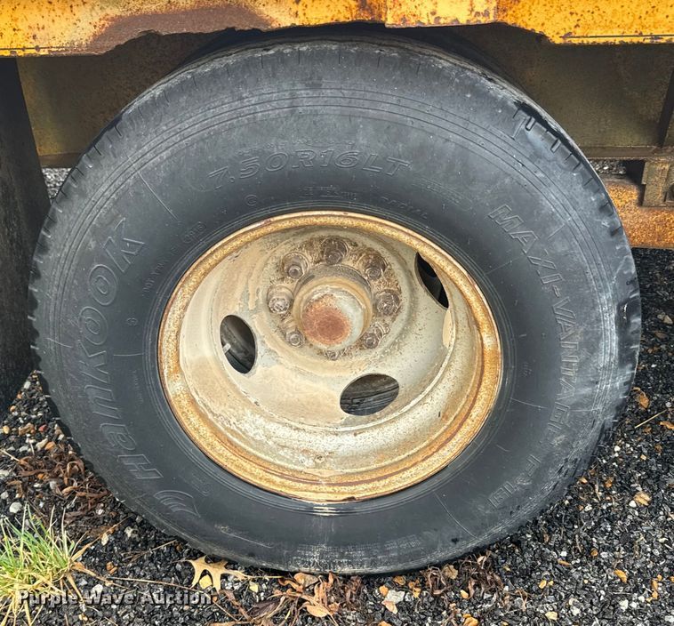 image for item NS9527 1993 Starlite equipment trailer