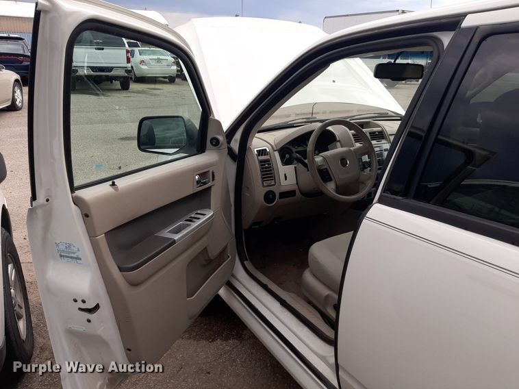 image for item NU9810 2009 Mercury Mariner SUV