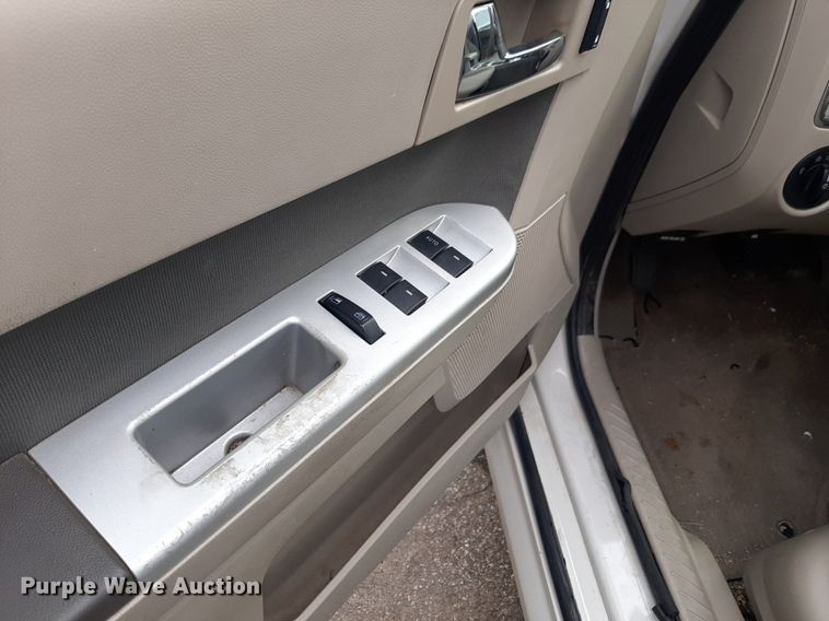 image for item NU9810 2009 Mercury Mariner SUV