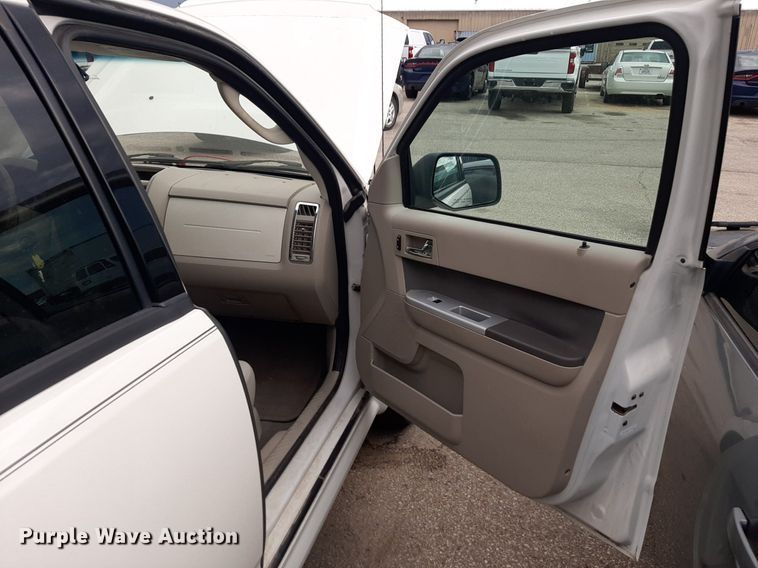 image for item NU9810 2009 Mercury Mariner SUV