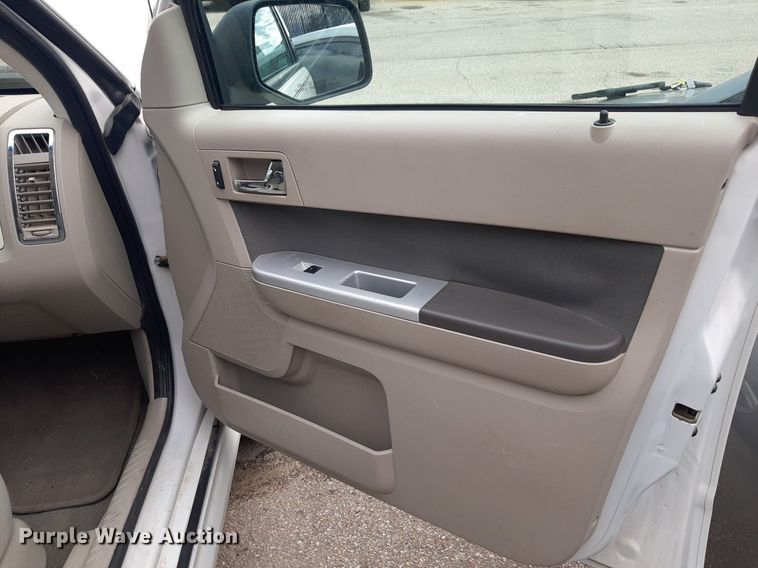 image for item NU9810 2009 Mercury Mariner SUV