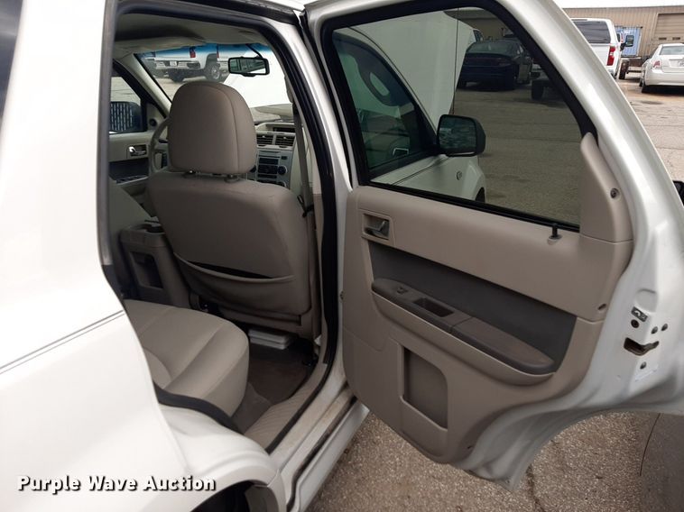 image for item NU9810 2009 Mercury Mariner SUV