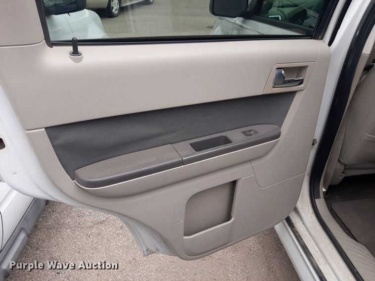 image for item NU9810 2009 Mercury Mariner SUV